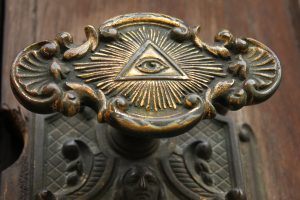 дверная ручка входной двери масонского храма