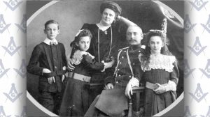 Виктор Кочубей на общей семейной фотографии